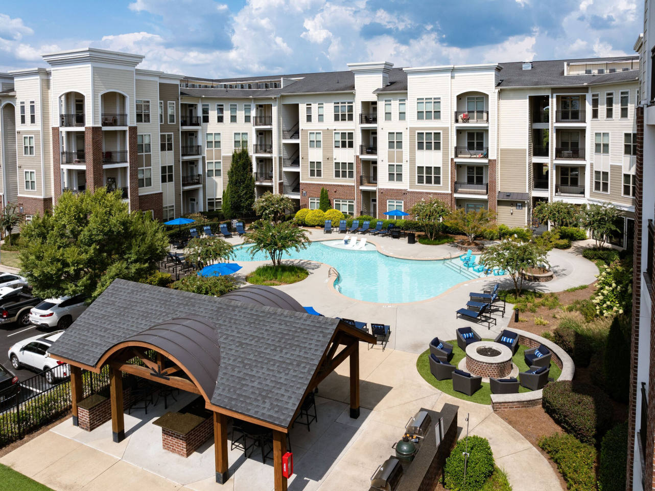 400 Belmont Image 1