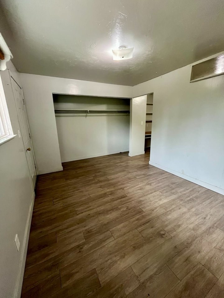 University Villa Apartments Image 19