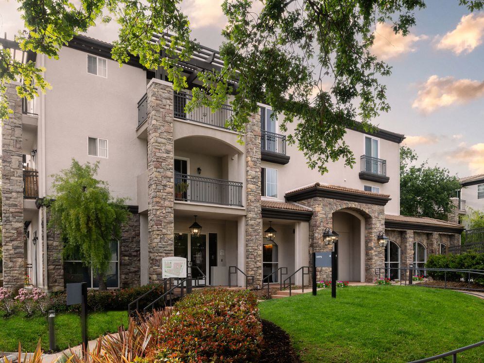 Avalon Thousand Oaks Plaza Image 29