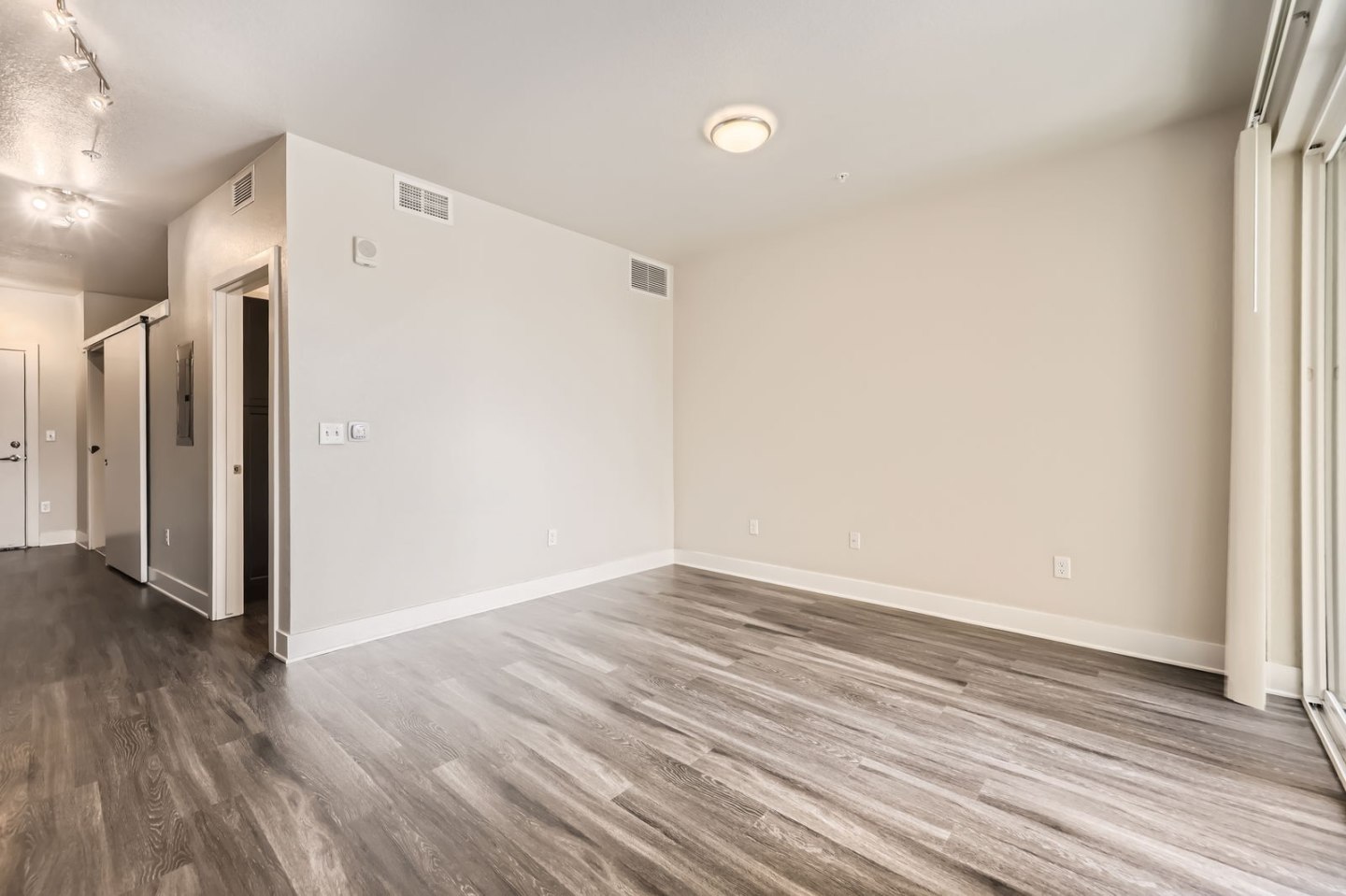 SloHi Flats Image 4