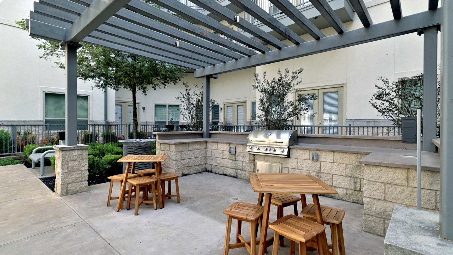 Crest at Las Colinas Image 9