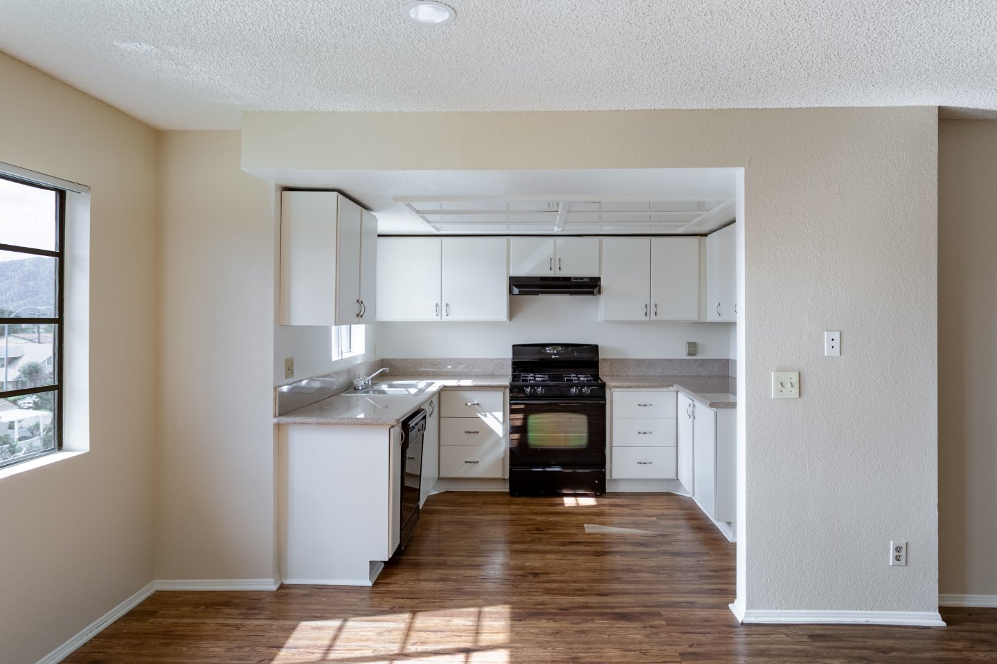 Hawthorne Manor Apartments Image 19