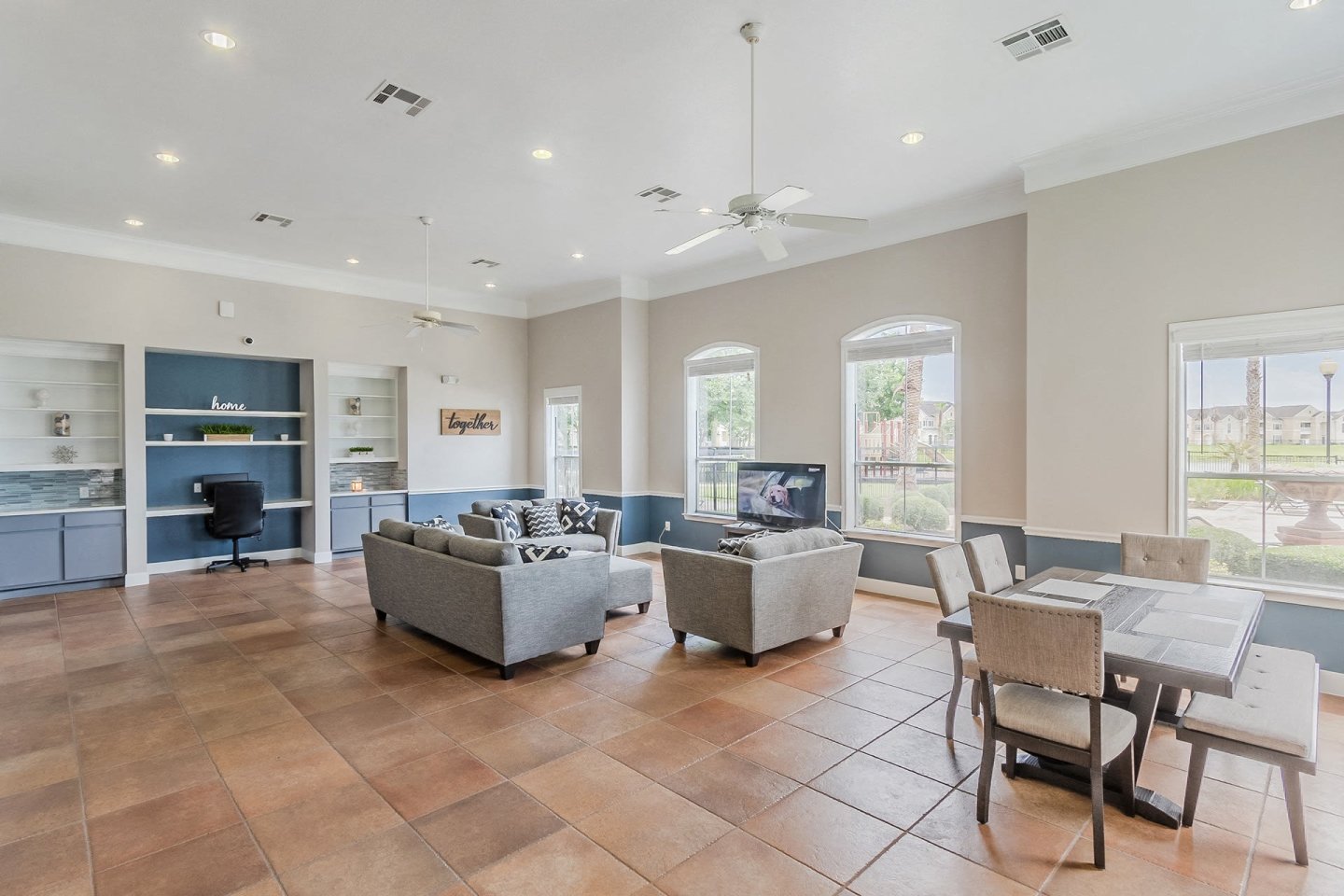 Lakeside Pointe Apartments & Townhomes Image 7
