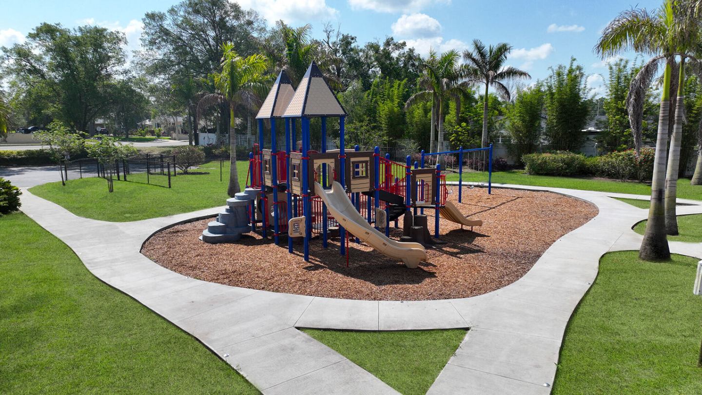 Woodlake Villas Image 2