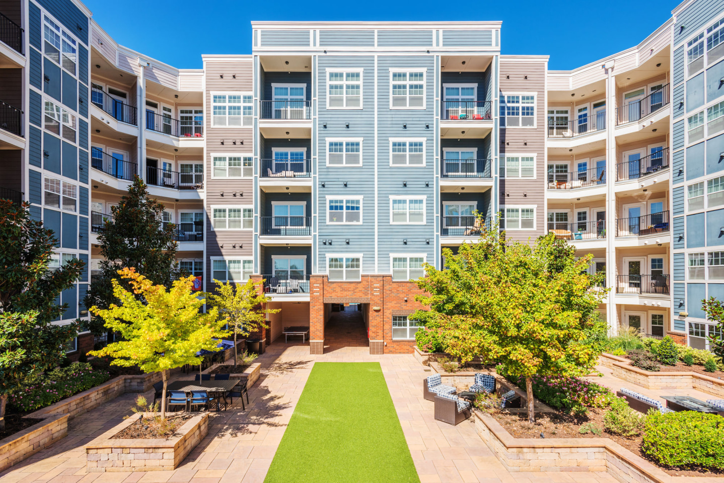 District Flats at Summit and Church Image 22