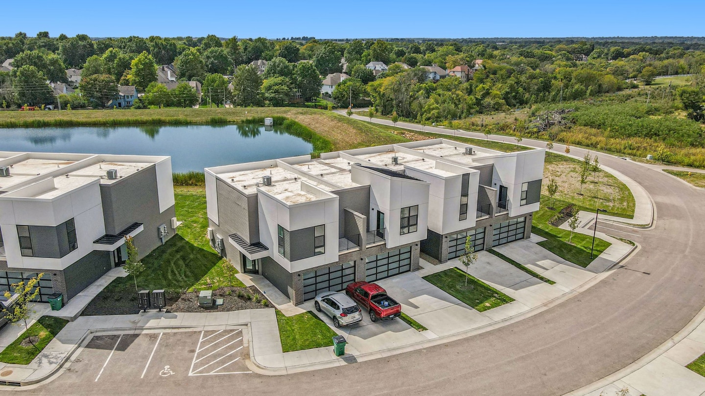 Vanguard Villas Image 6