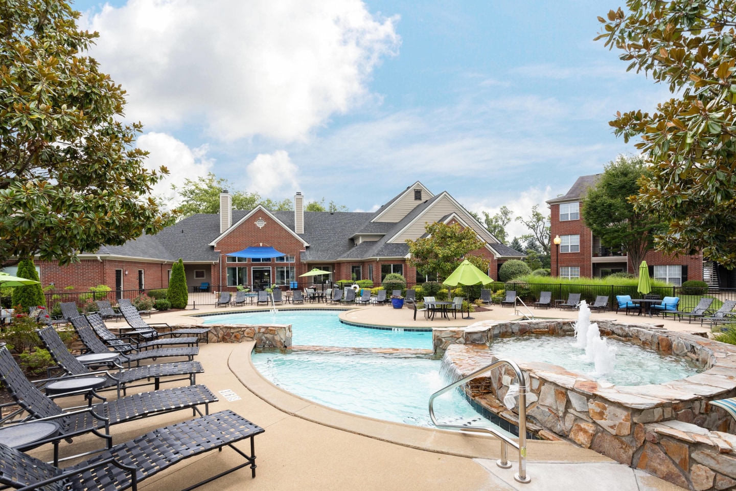 Oxmoor Apartment Homes Image 13
