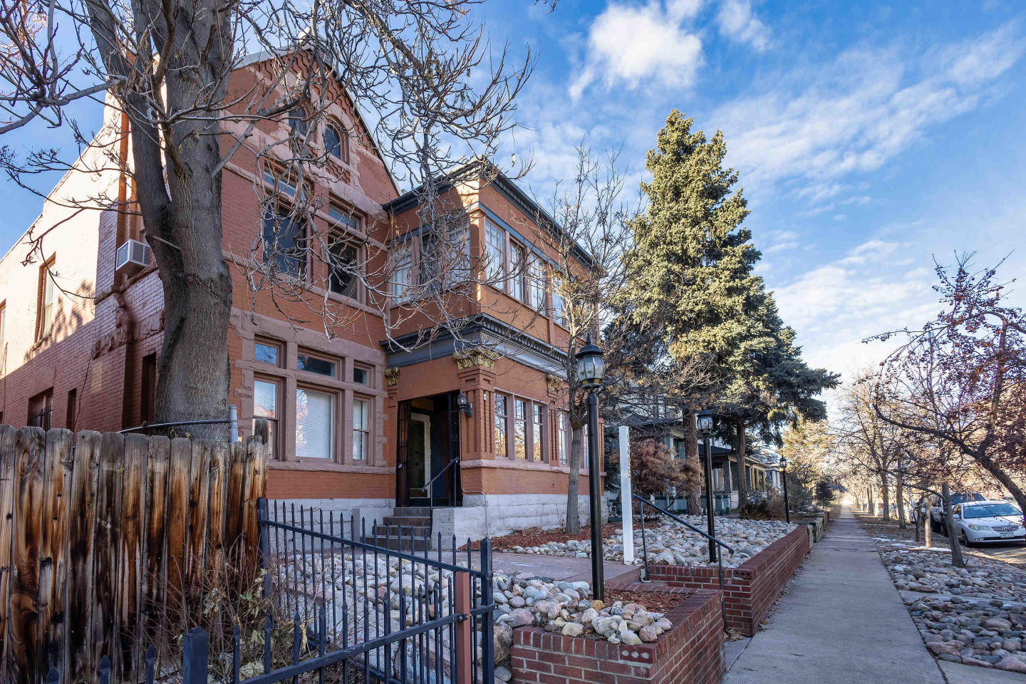 1325 Corona Image 13