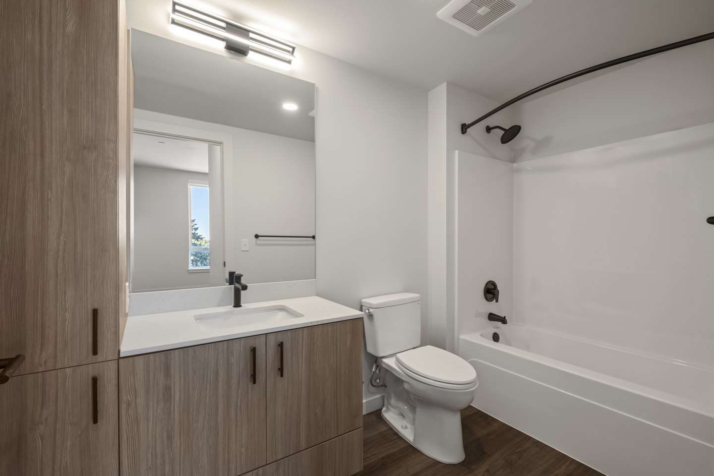 Amelia Seatac Image 20