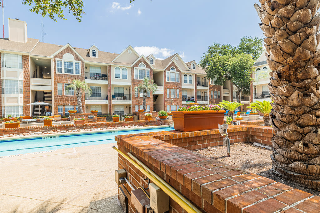 The Village at Bellaire Apartments Image 28