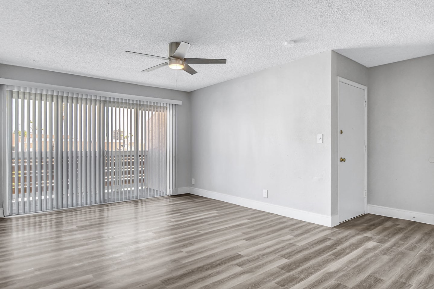 Tides at North Paradise Apartments Image 7