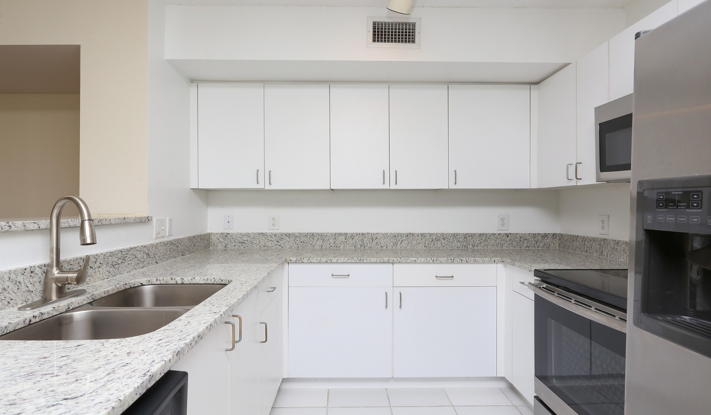 Yacht Club at Brickell Apartments Image 6