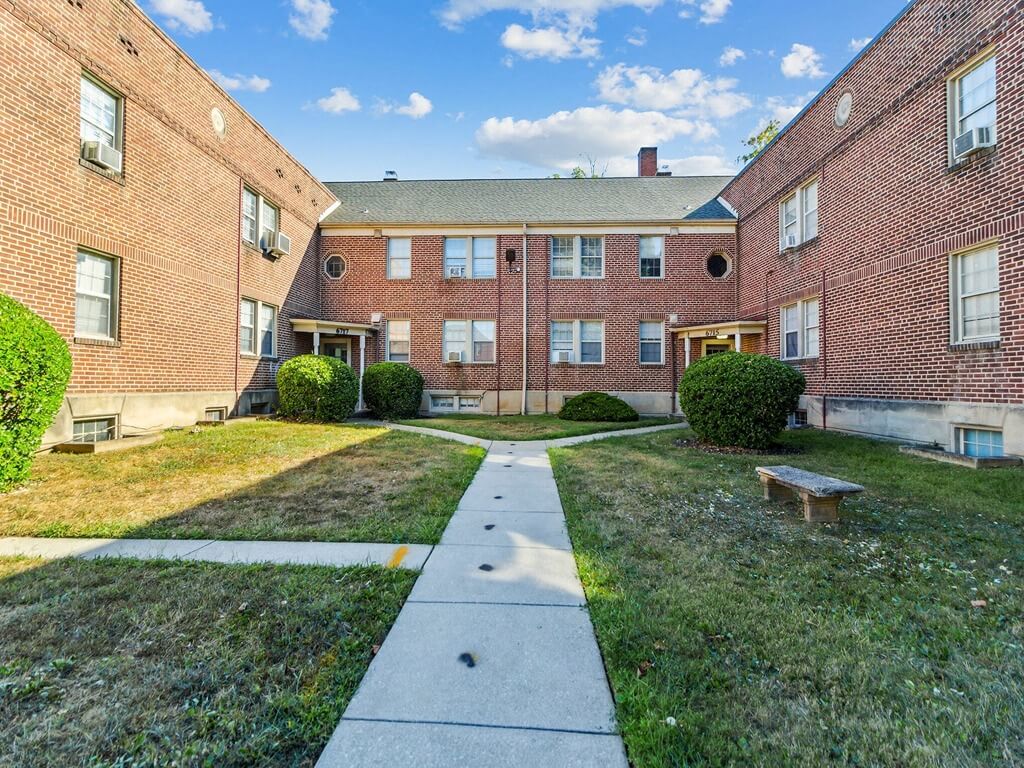 Green Acres Apartments Image 8