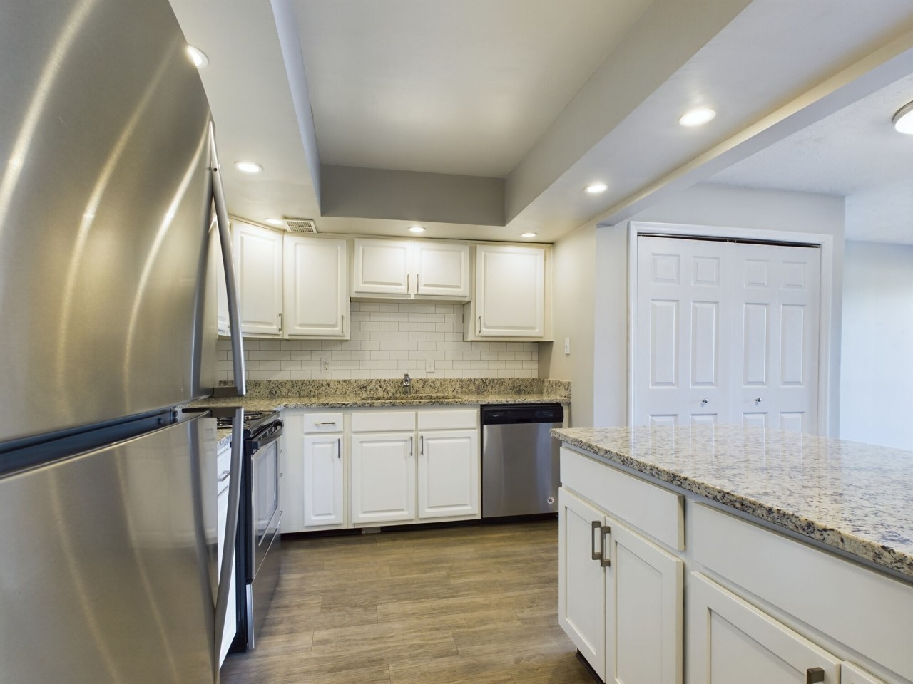 Edgewater Apartments Image 5