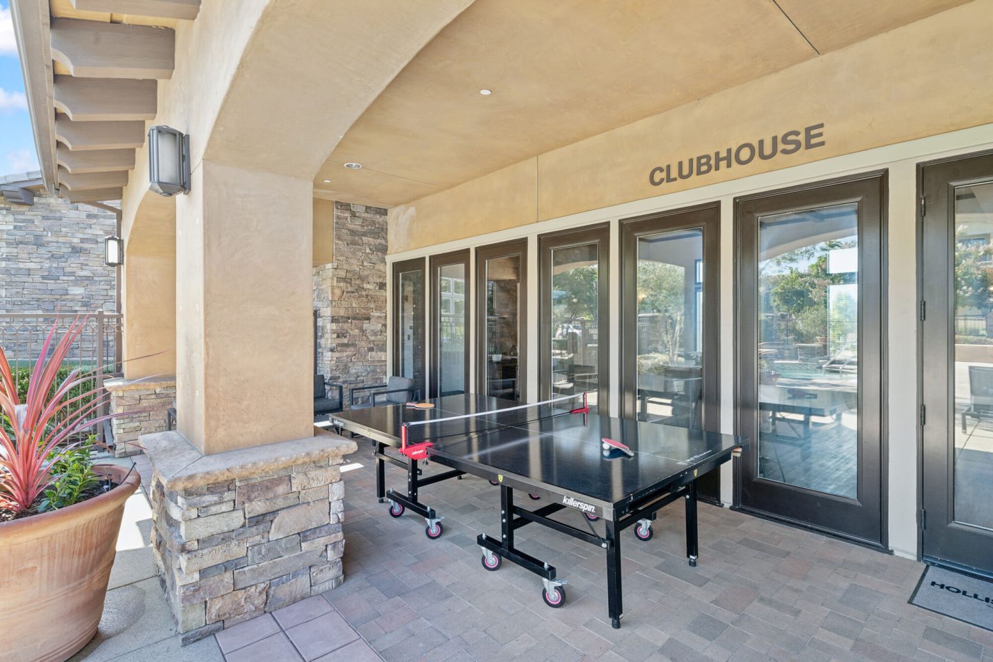 Hollister Village Image 48