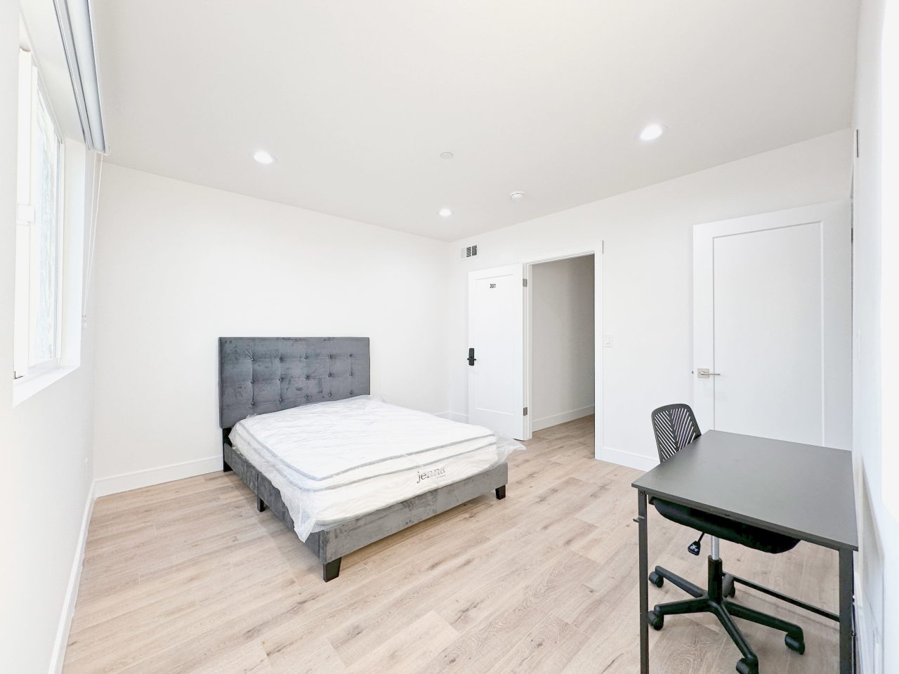 1529-1531 W 35th Pl - Co-Living Image 27