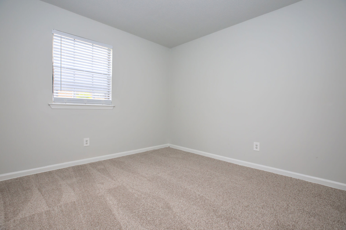 South Pointe Apartment Home Image 1