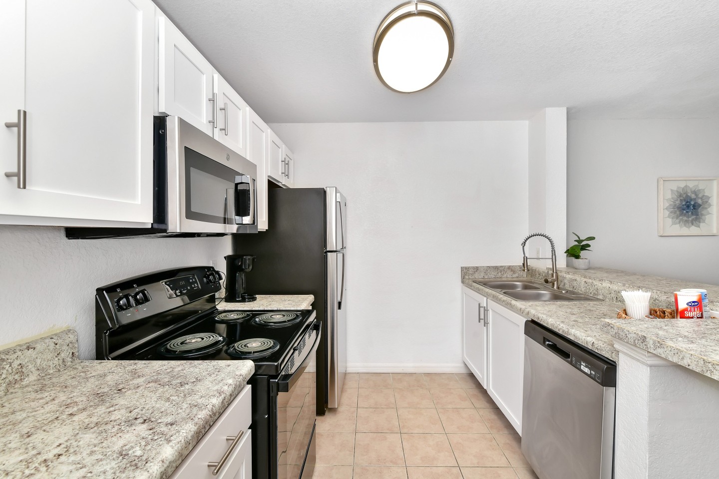 Village Lakes Apartments Image 2