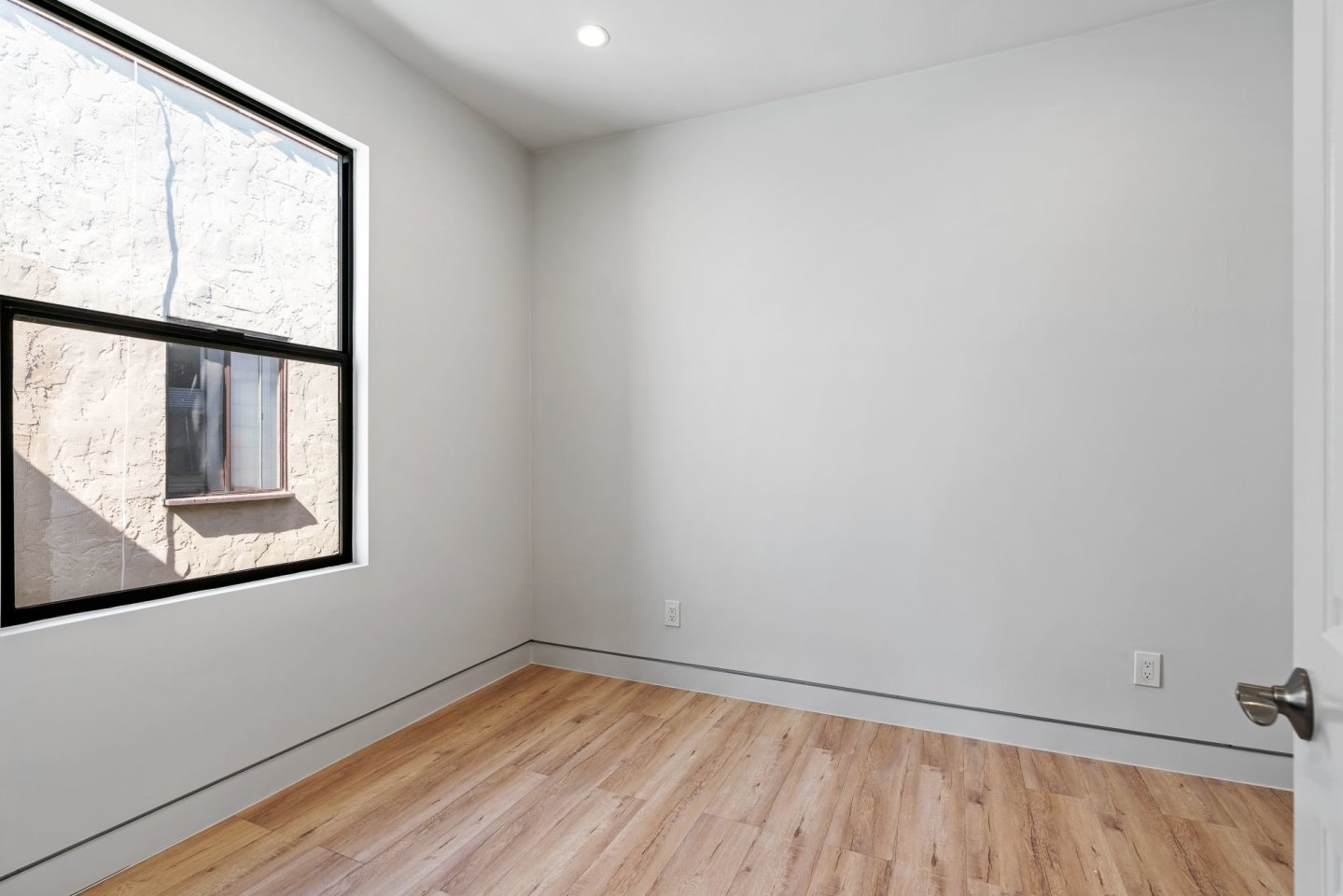 7229 Willoughby Ave Image 16