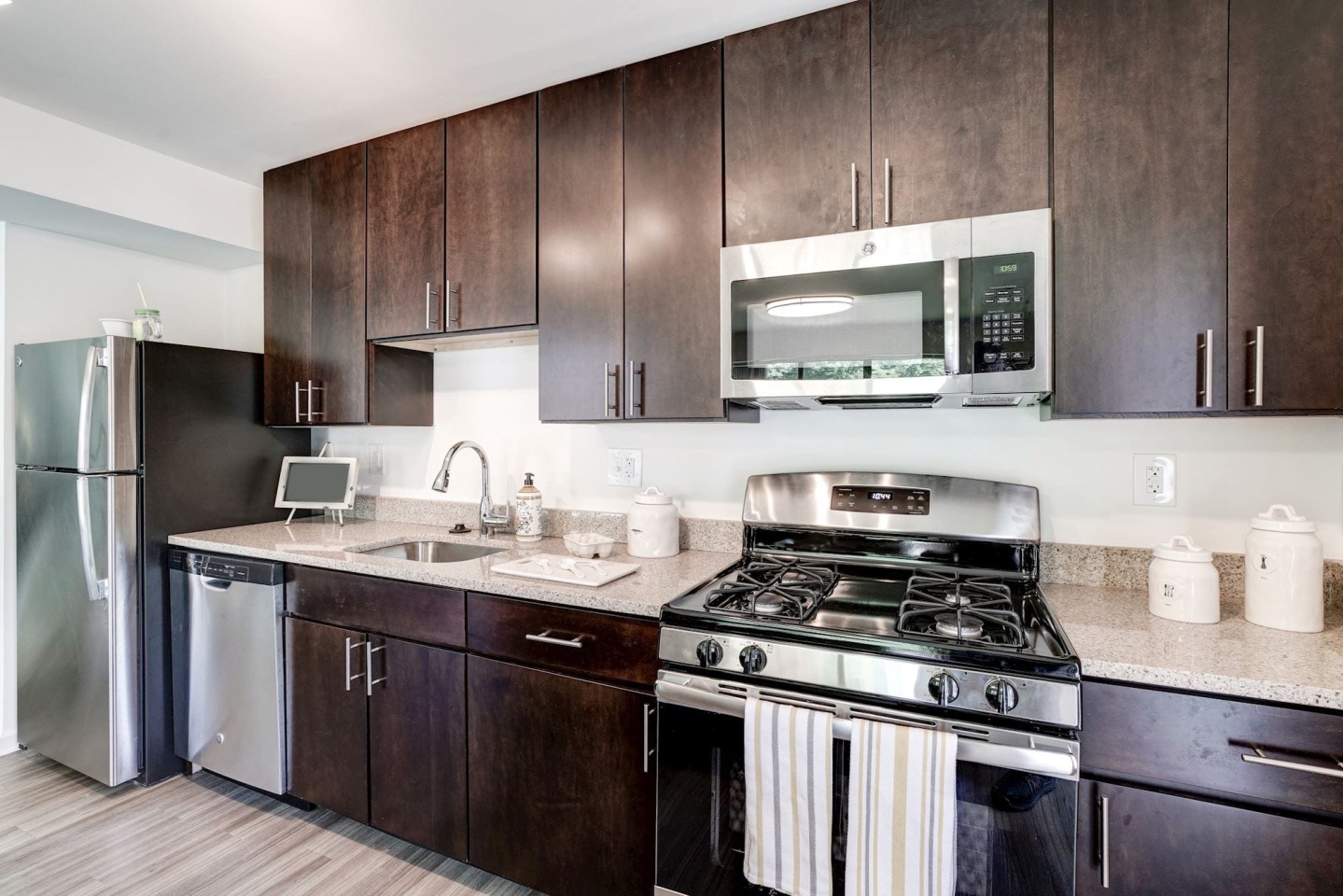 Charter Oak Apartments Image 15