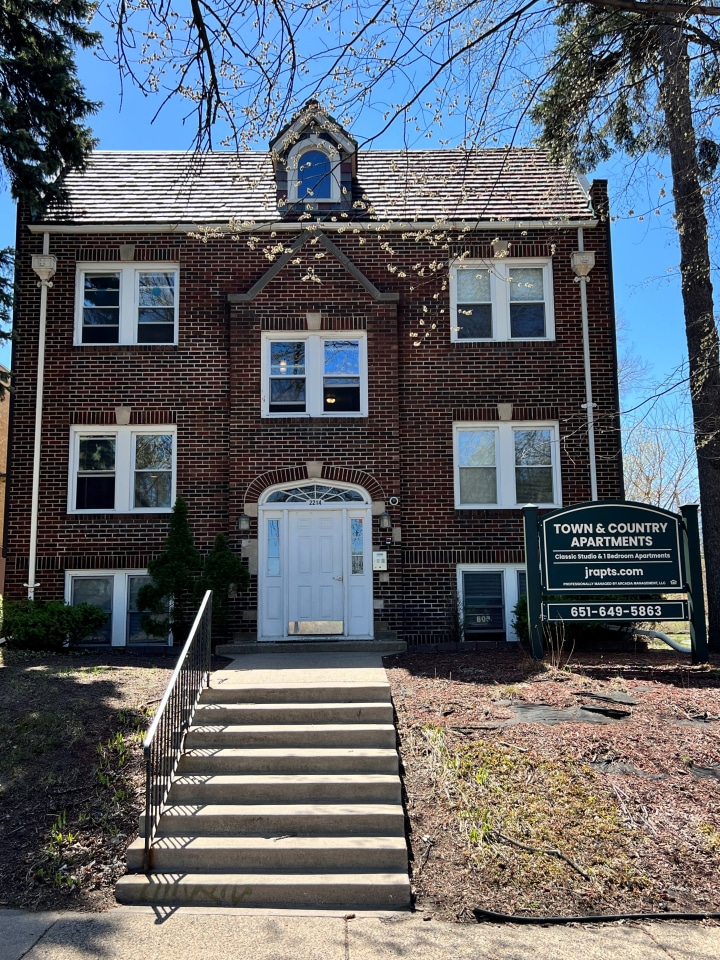 Town & Country Apartments Image 1