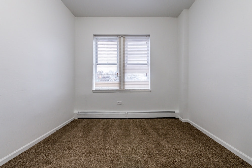 5556 W Jackson Image 9