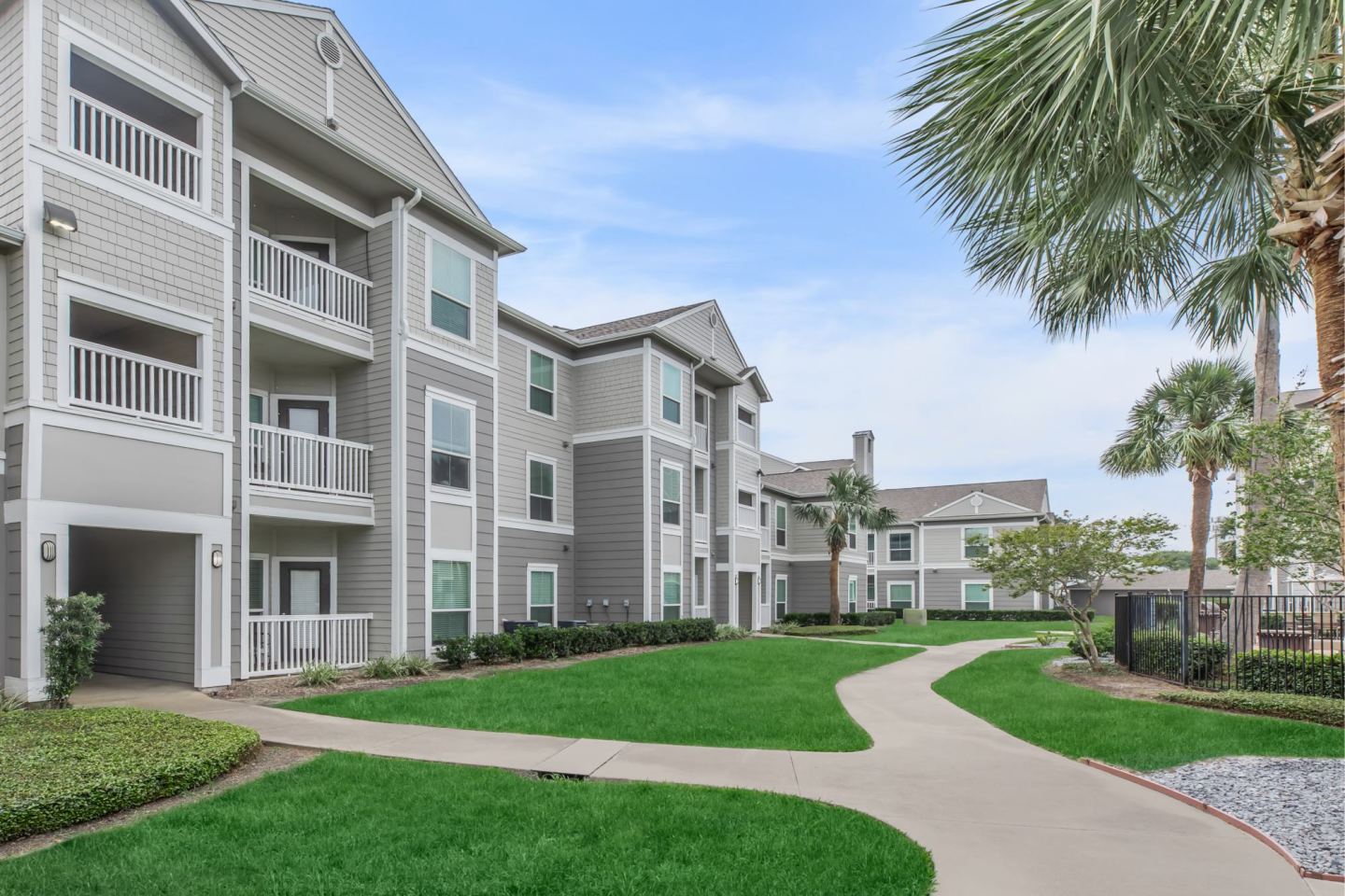 Breakers Apartments Image 6