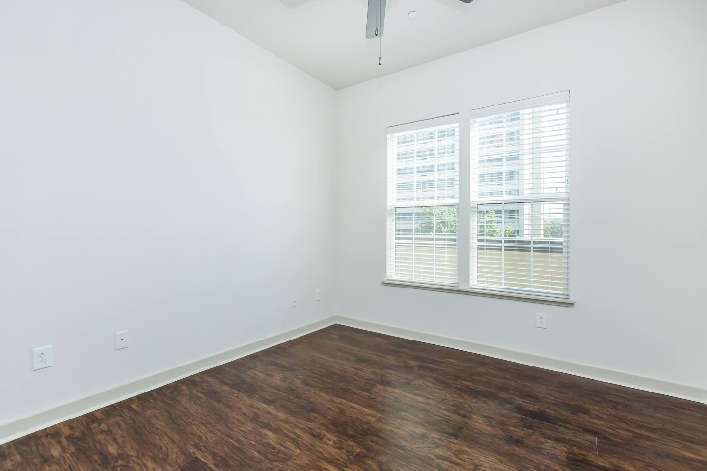 1810 Belcourt Image 35