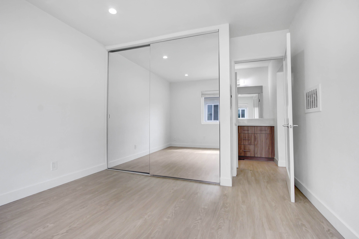 Hollywood Hills Apartments Image 14