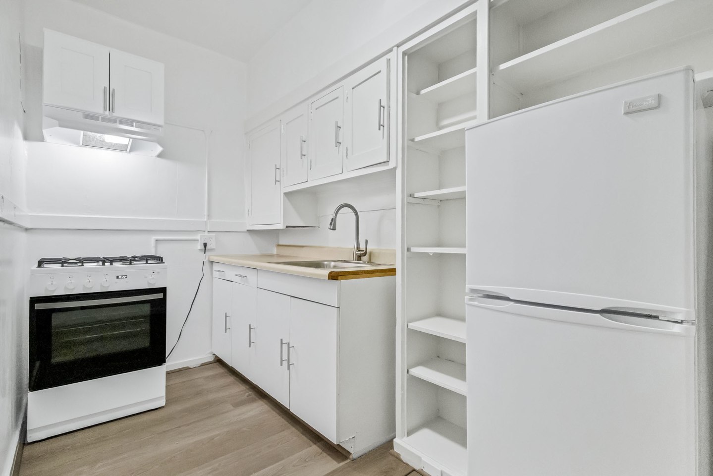828 Jones Image 3