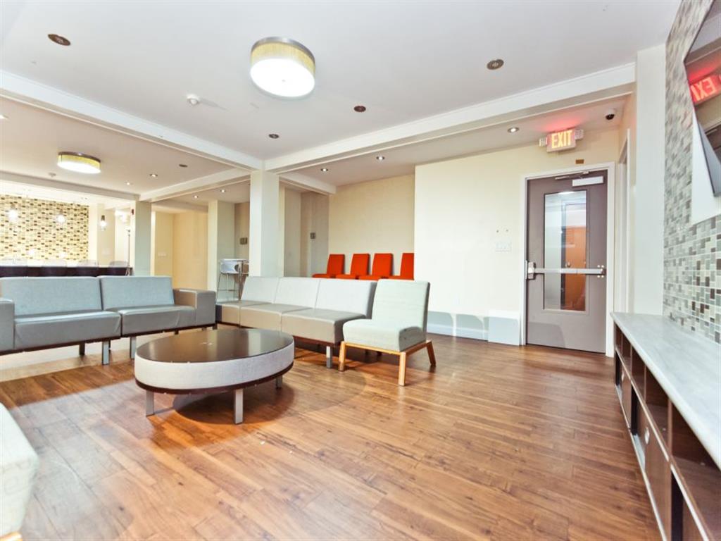 Serrano Apartments Image 3