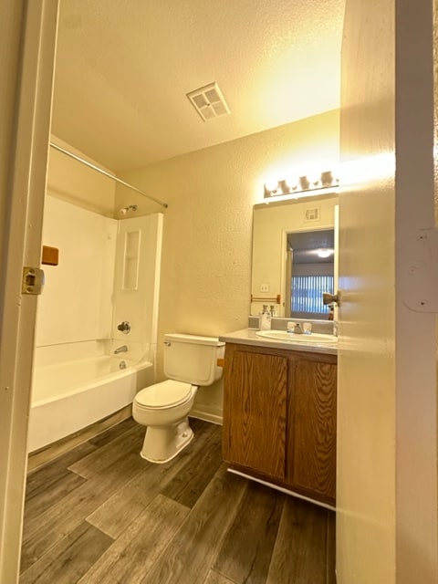 Falcon Glen Image 20