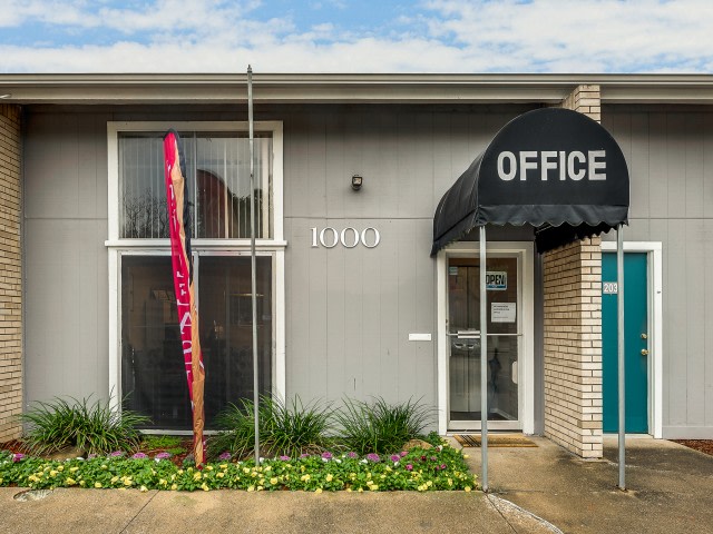 Pinewoods Apartments Image 3