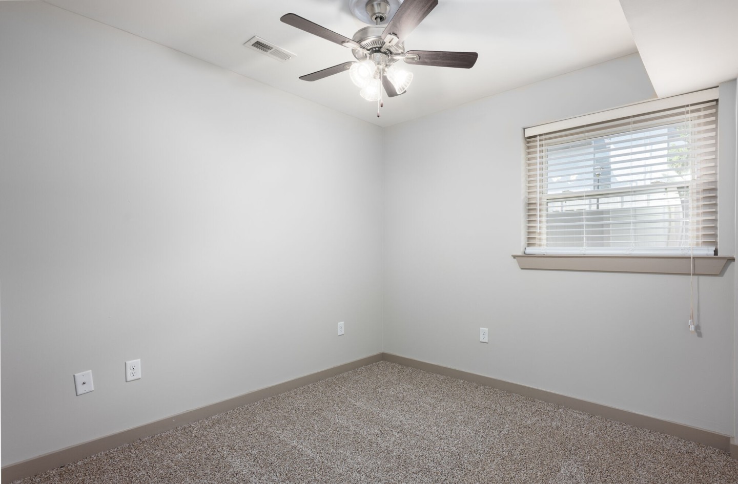 Cedar Point Apartments Image 14