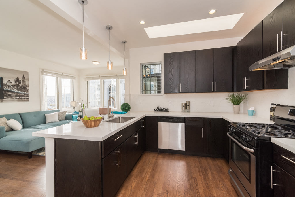 324 Larkin Image 7