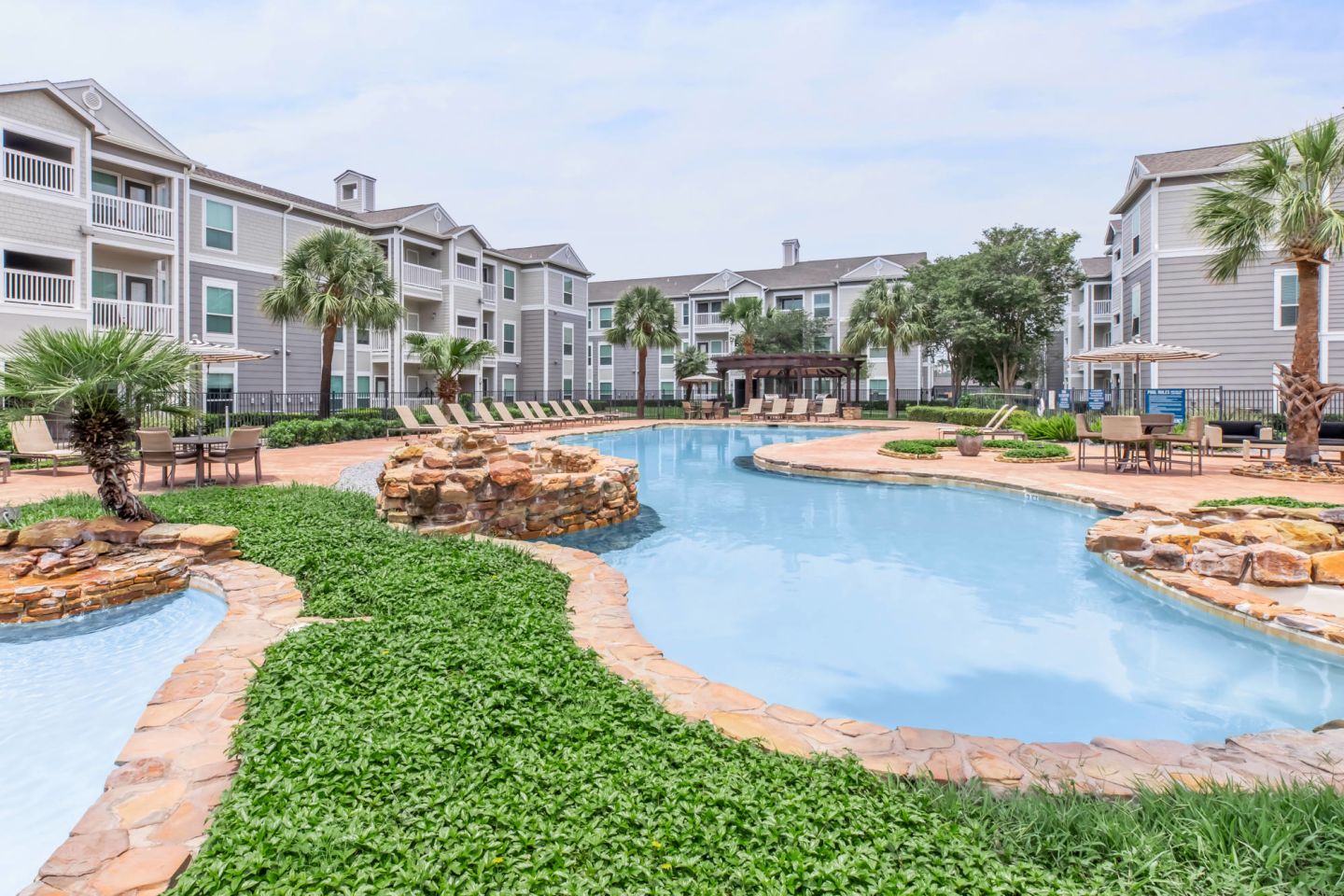 Breakers Apartments Image 1