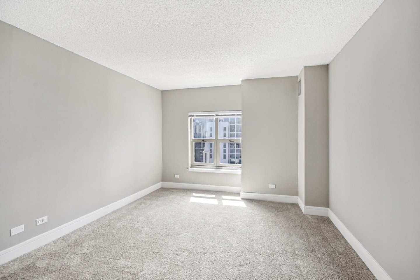 100 West Chestnut Apartments Image 32