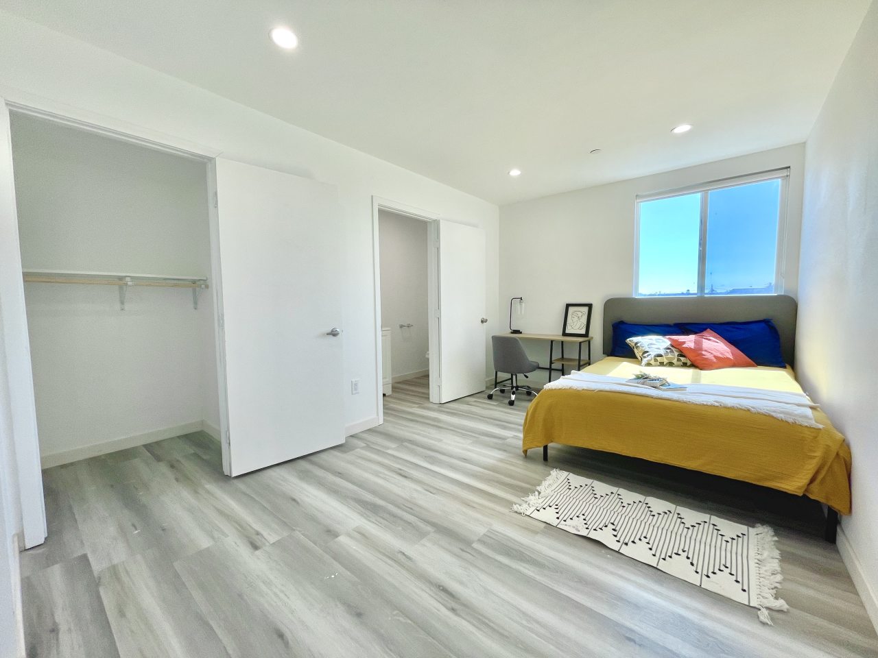 1476 W 35th St - Co-Living Image 2