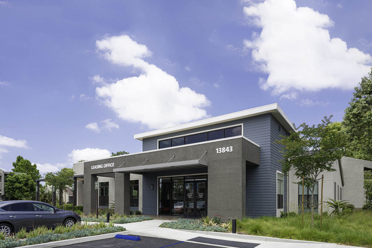 Axiom Tustin Image 37