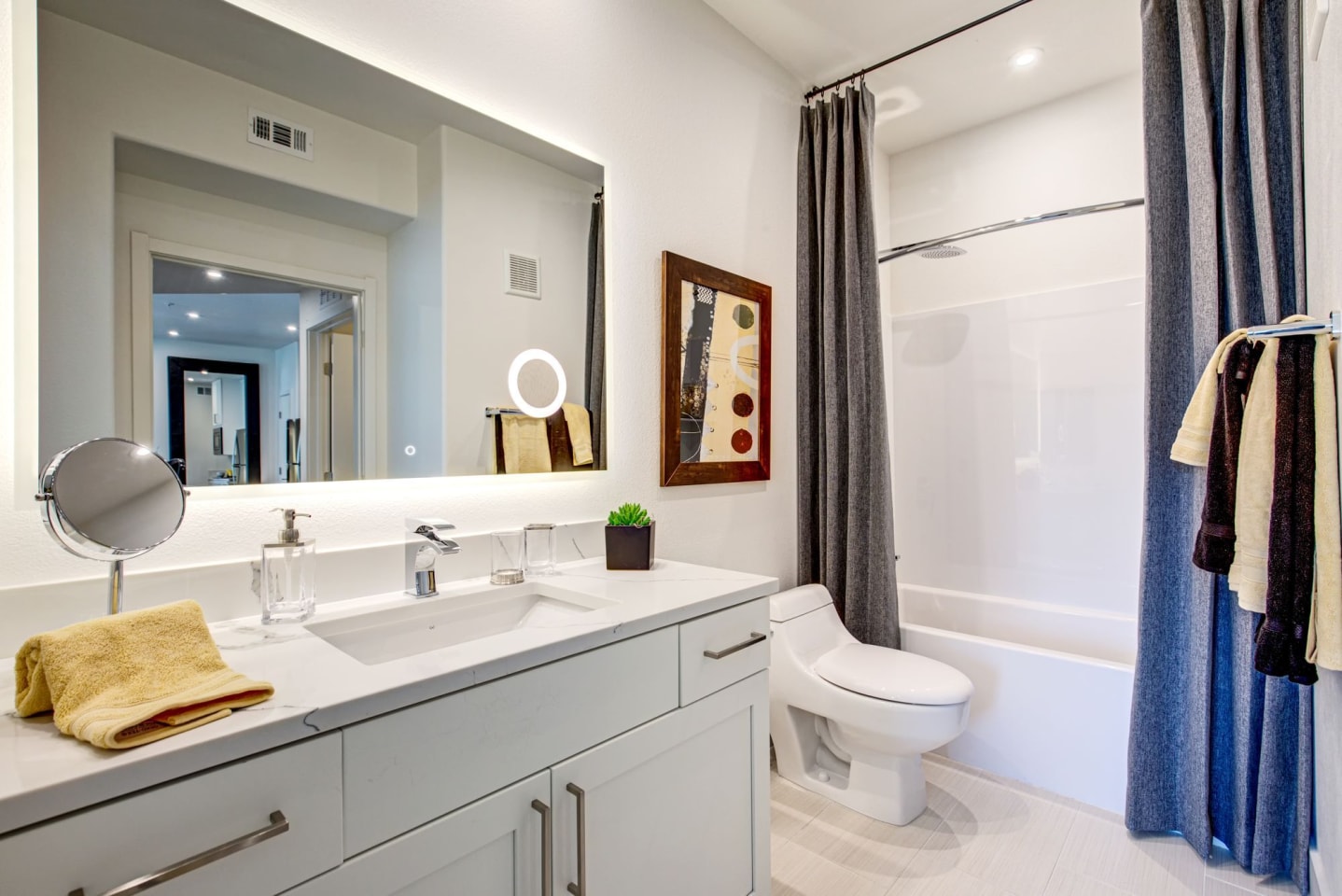 Revolution luxury apt homes Image 10