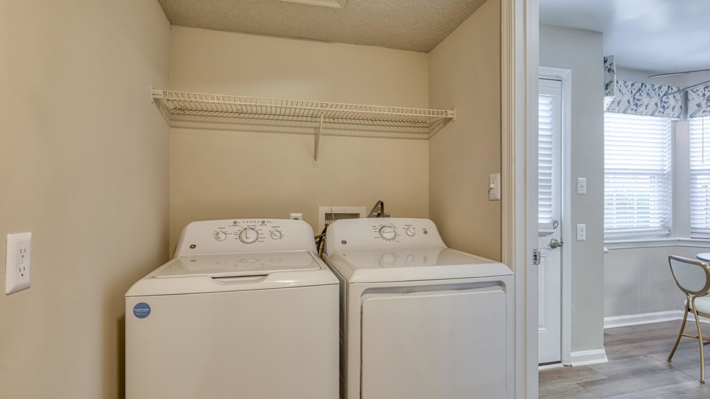 Holly Point Apartments Image 78