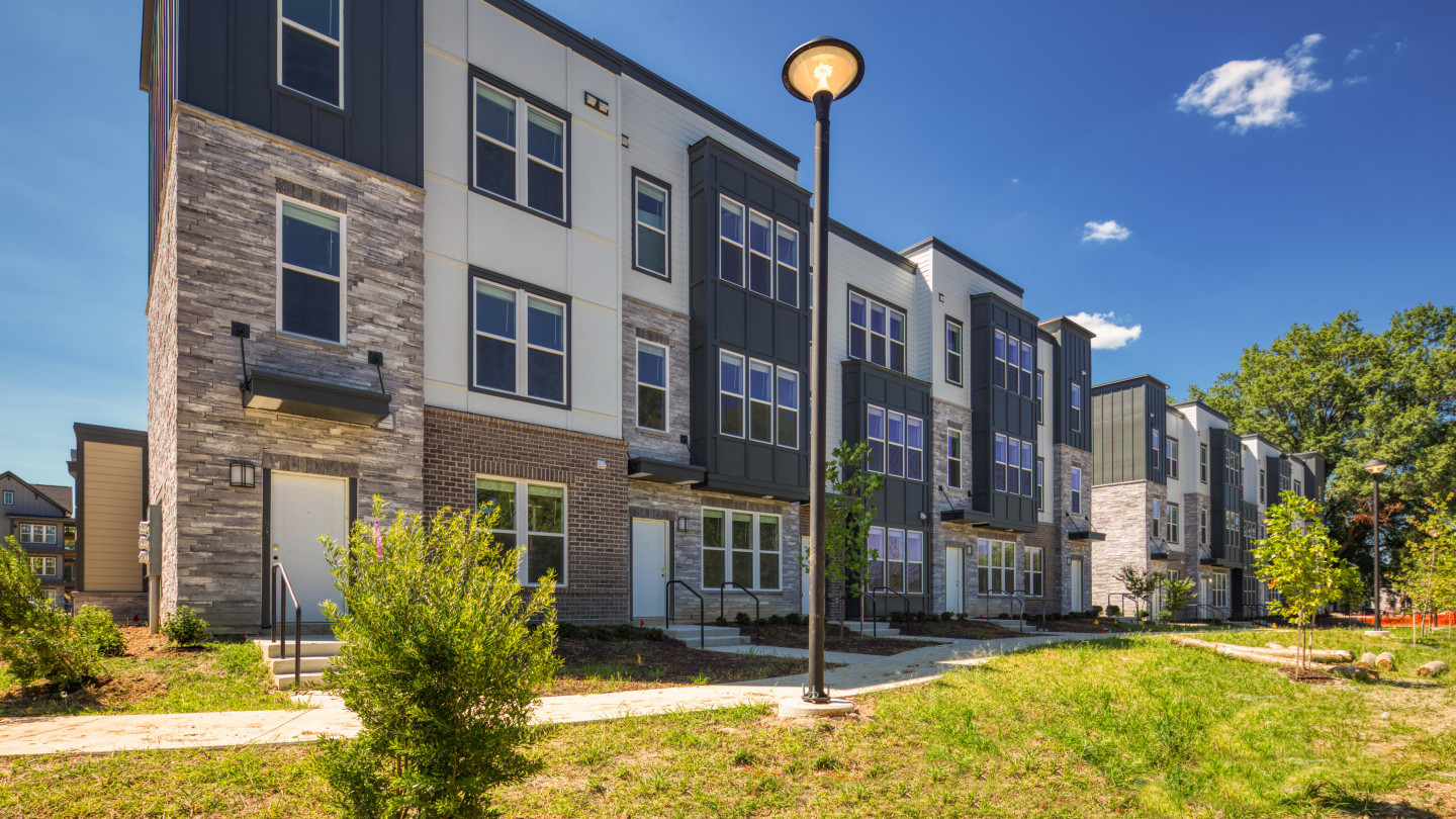 Ainsworth Image 56