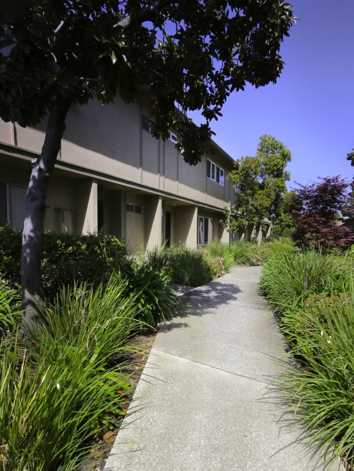 Town House Plaza Image 5