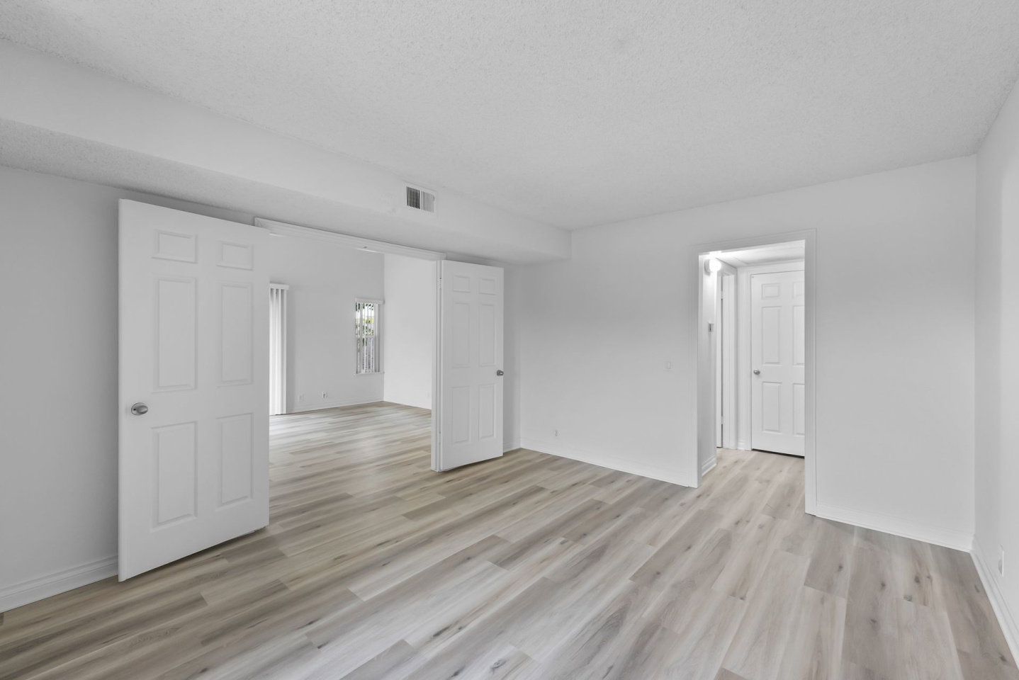Beachpoint Apartments Image 5