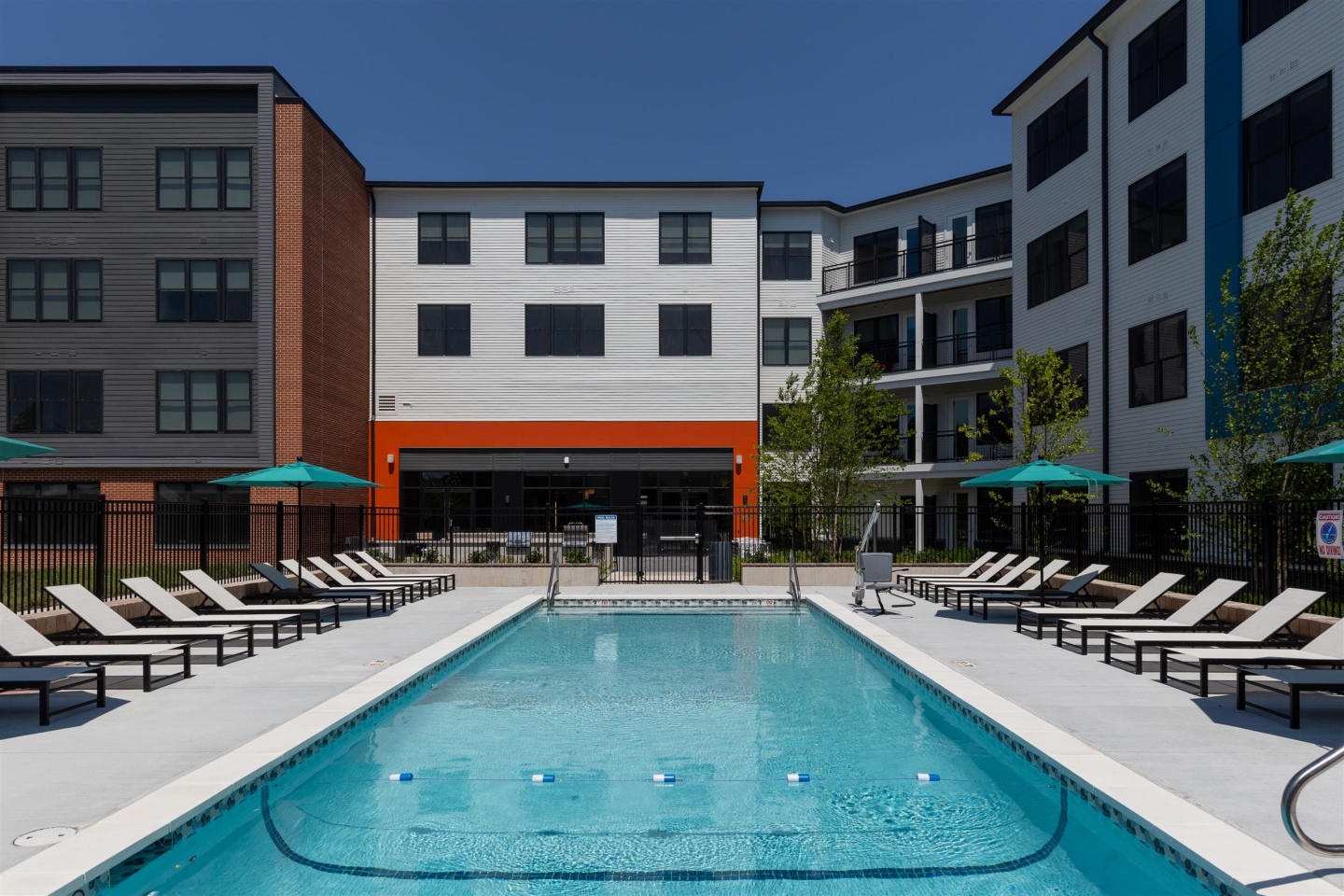 Parkway Apartments Image 2