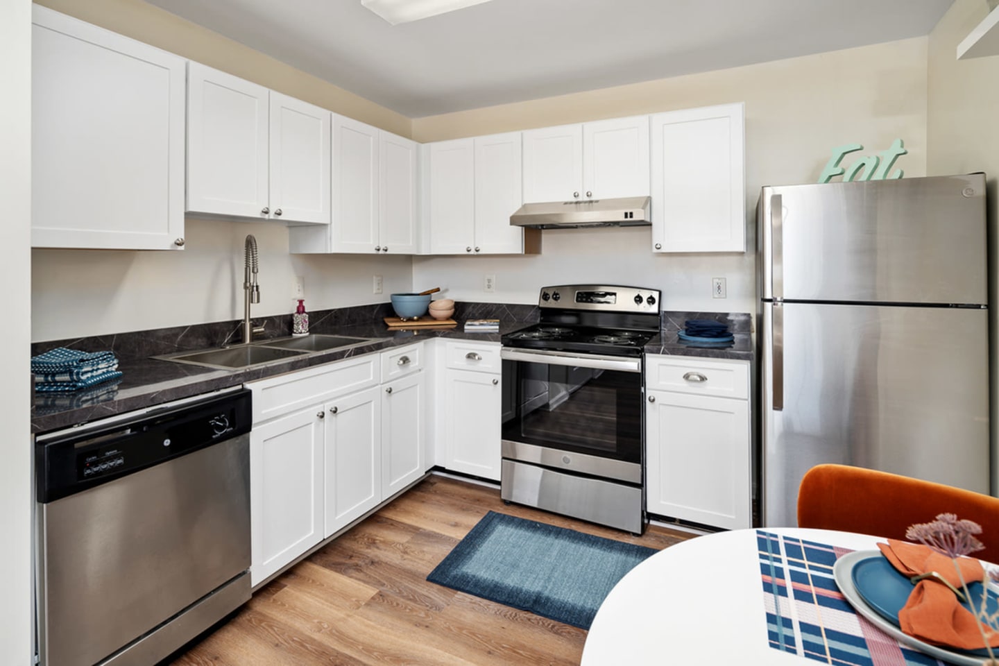 Senior Housing - Manchester Lakes Apartment Homes Image 6