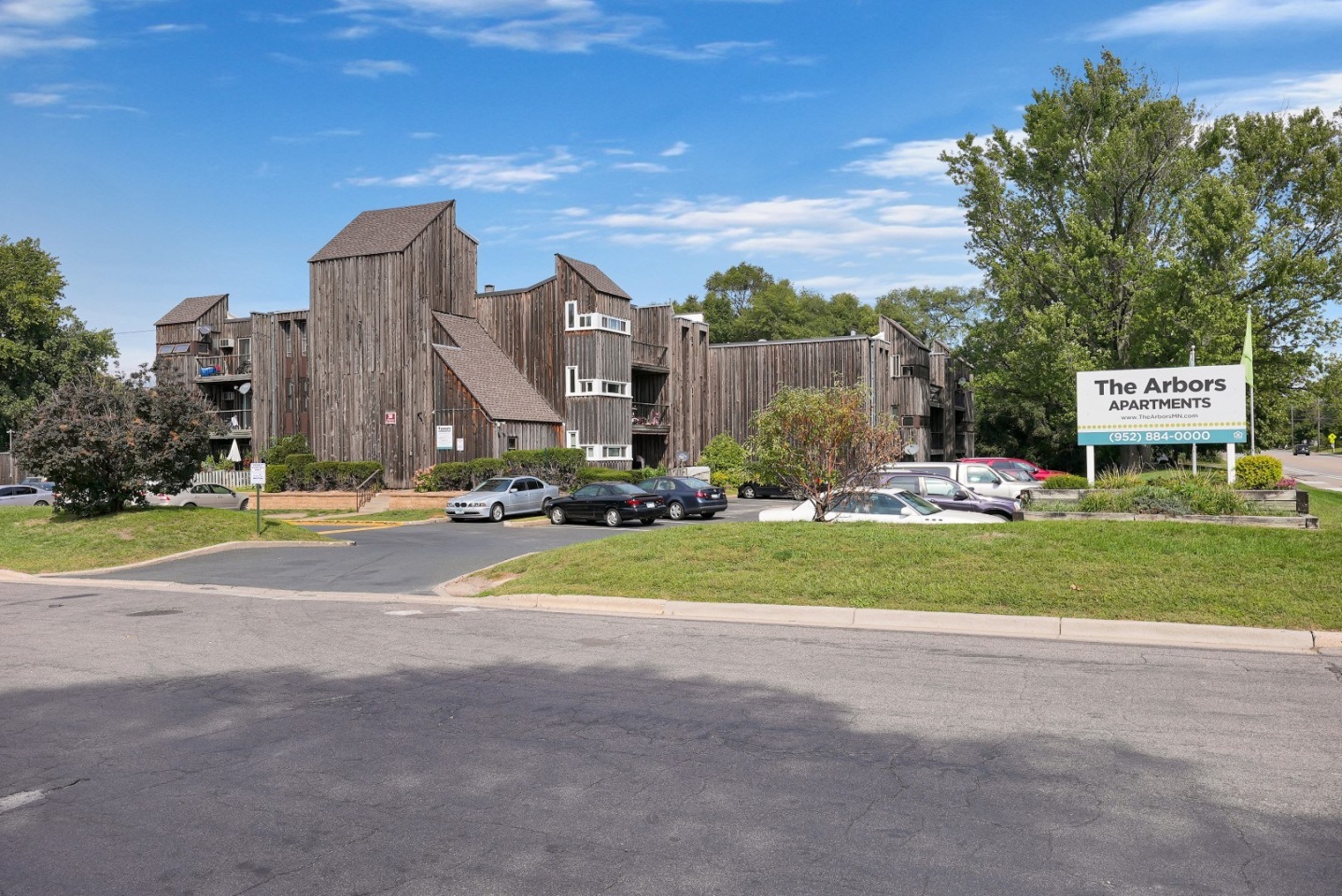 The Arbors Apartments Image 1