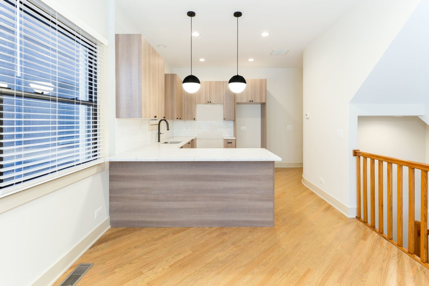1326 W Diversey Image 9