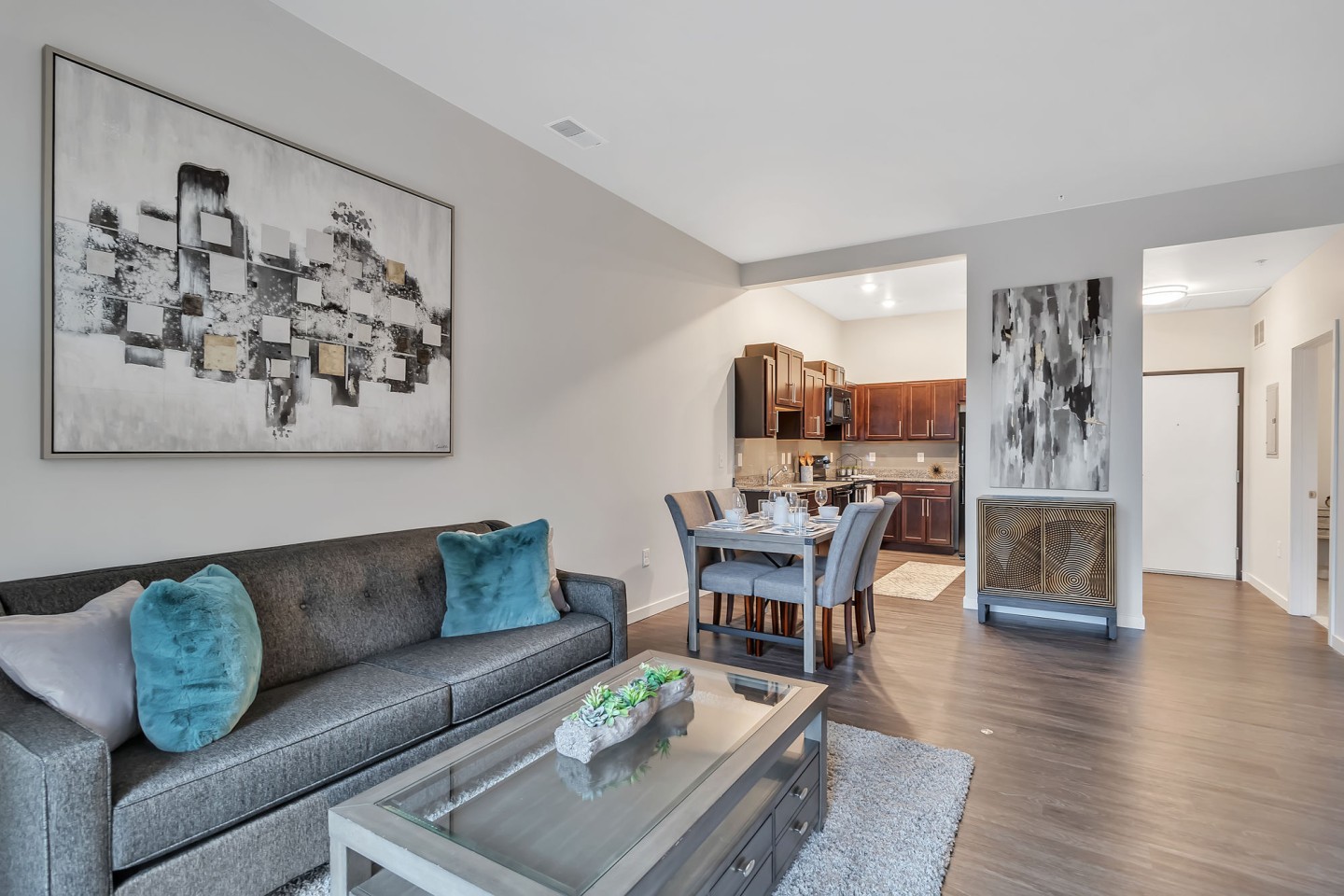 Metro Place Apartments Image 8