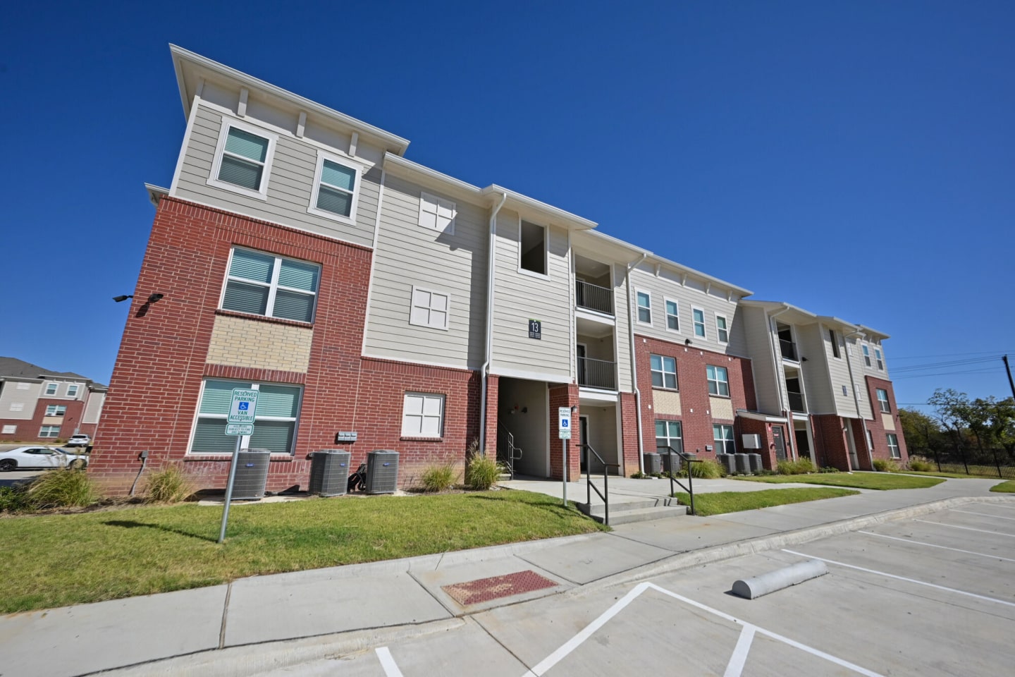EMLI at Pecan Creek - Affordable Housing Image 10